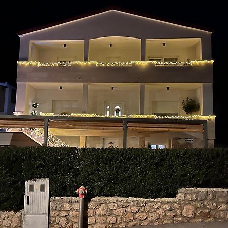 Apartmani Tomeri Starigrad Paklenica Exterior foto