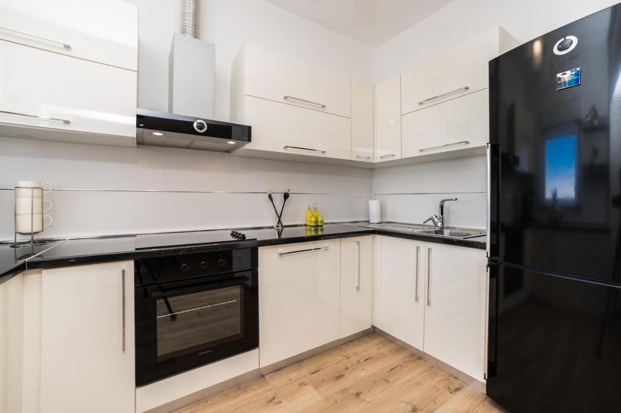 Apartmani Tomeri Starigrad Paklenica Exterior foto