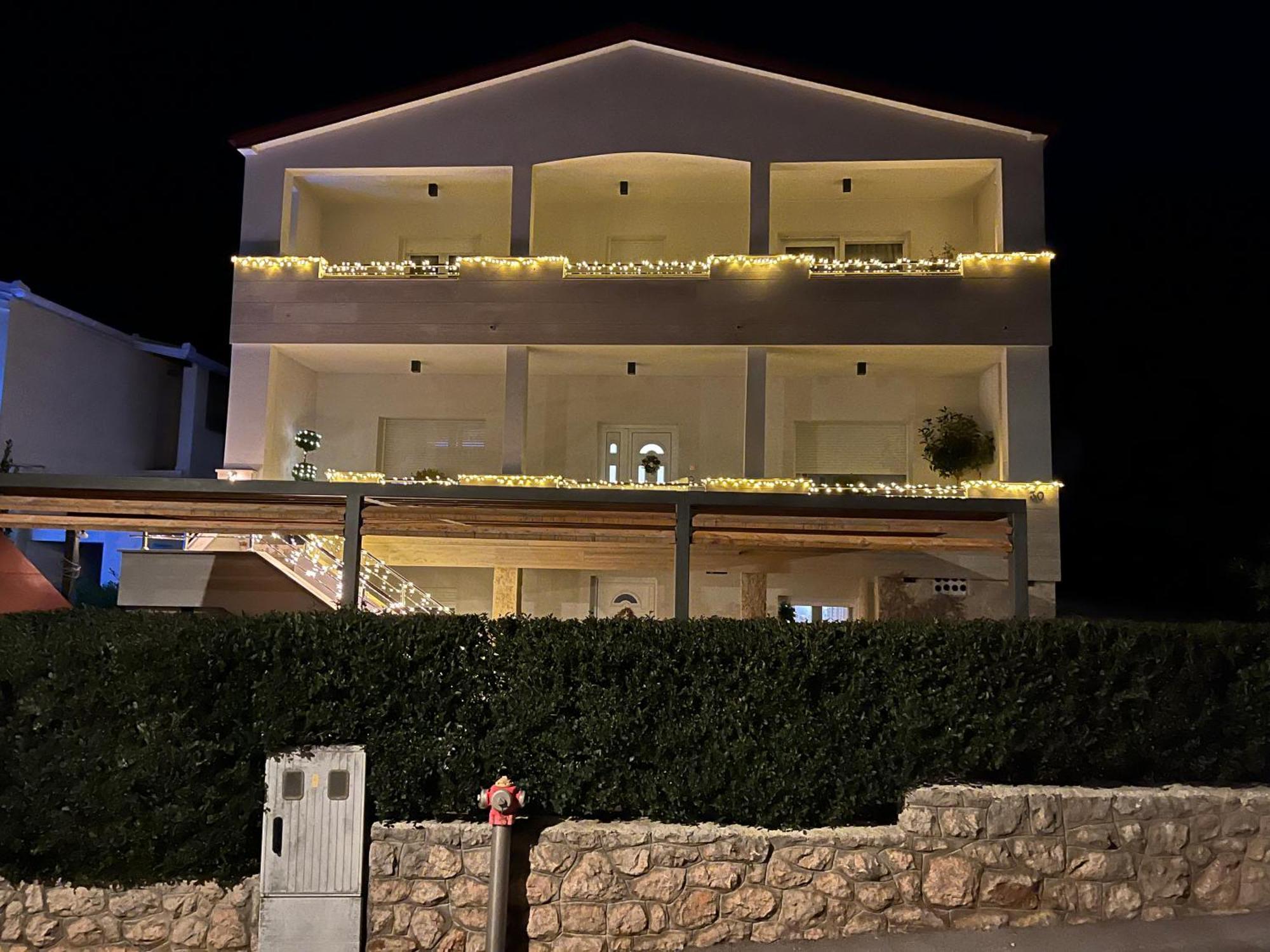 Apartmani Tomeri Starigrad Paklenica Exterior foto